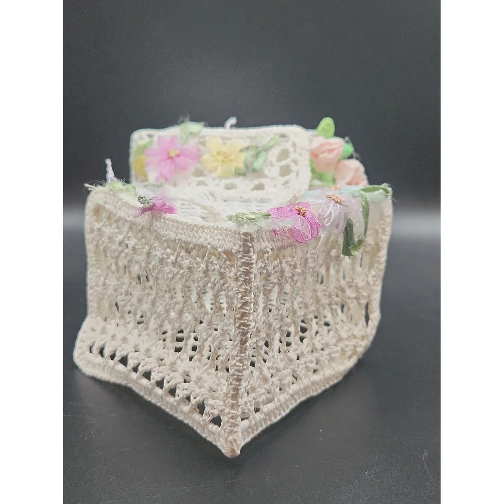 Vintage Cottagecore Starched Crochet House Ribbon Embroidery Flower Cottage 7.5